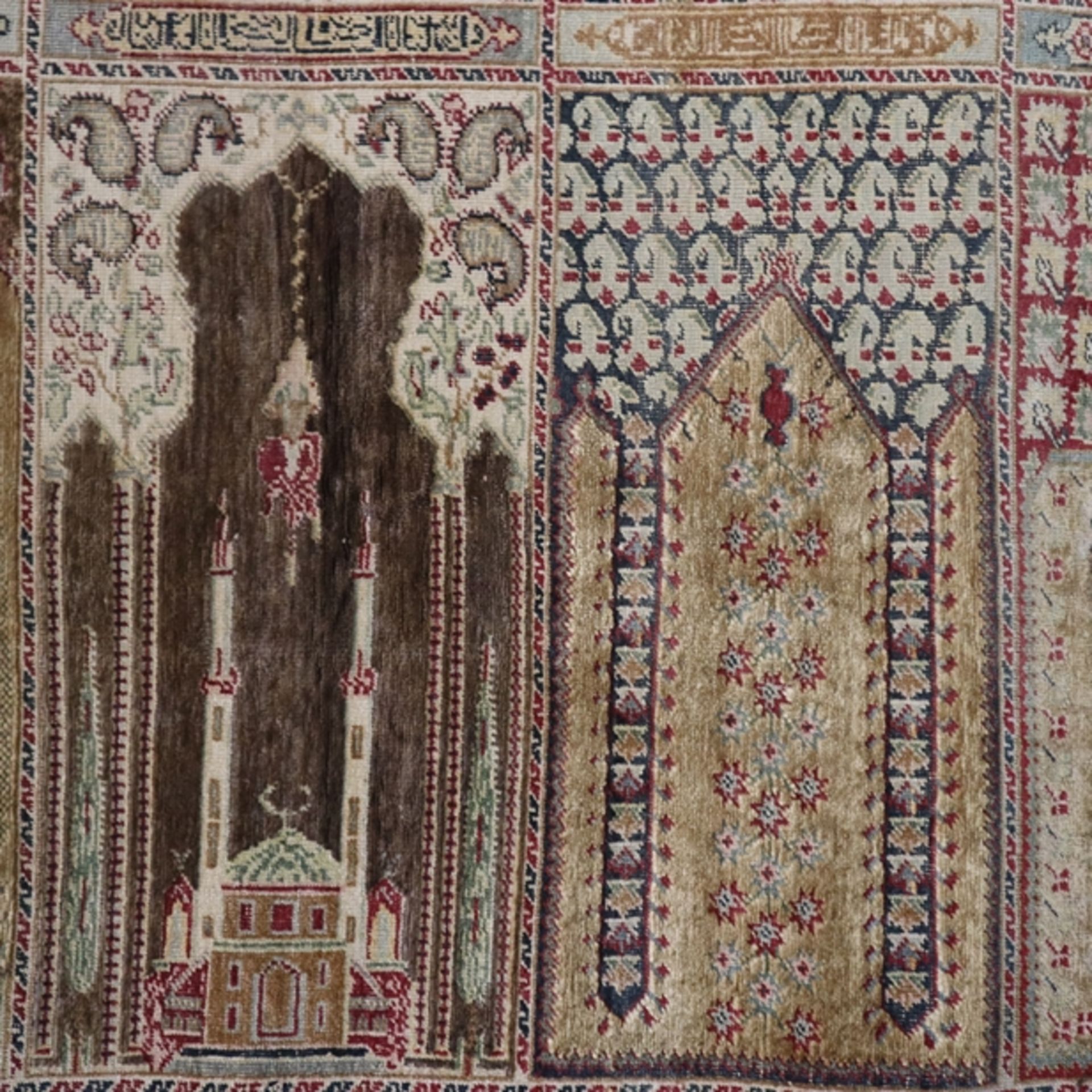 Wandteppich - 20. Jh., Kunstseide, 10 Gebetsnischen, teils mit Schrift, Gebrauchsspuren, ca. 285 x  - Bild 5 aus 14