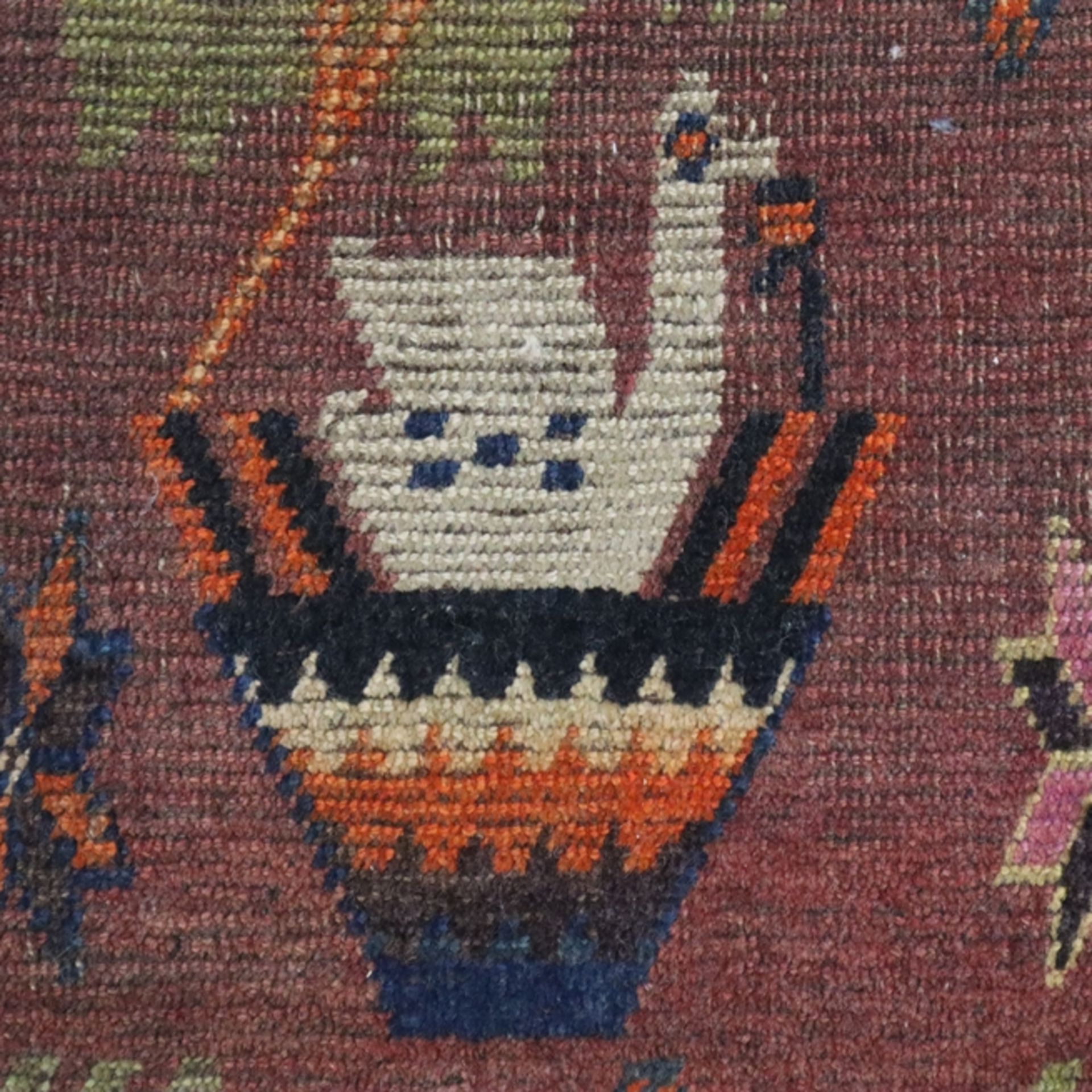 Teppich - wohl Kaukasus, Wolle, Pflanzenfarben, Vogelmuster, Rand mit Schachbrettmuster, Gebrauchss - Image 6 of 10