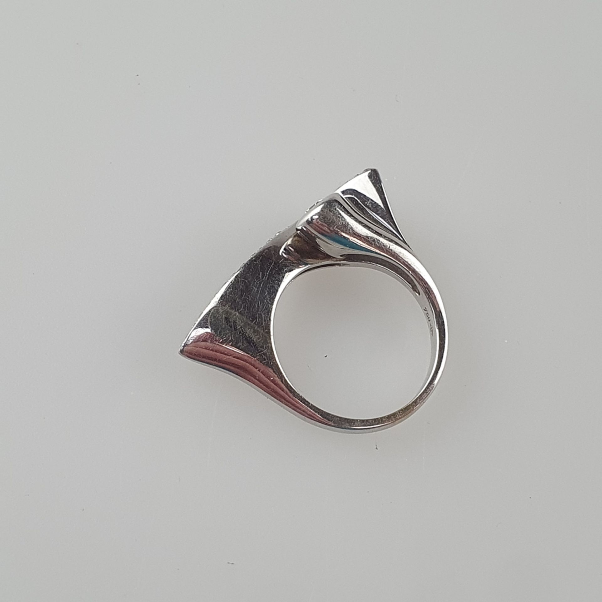 Extravaganter Ring im Art-Déco-Stil - Silber, ausgefasst mit 1 Diamant im Brillantschliff von ca. 0 - Bild 7 aus 7