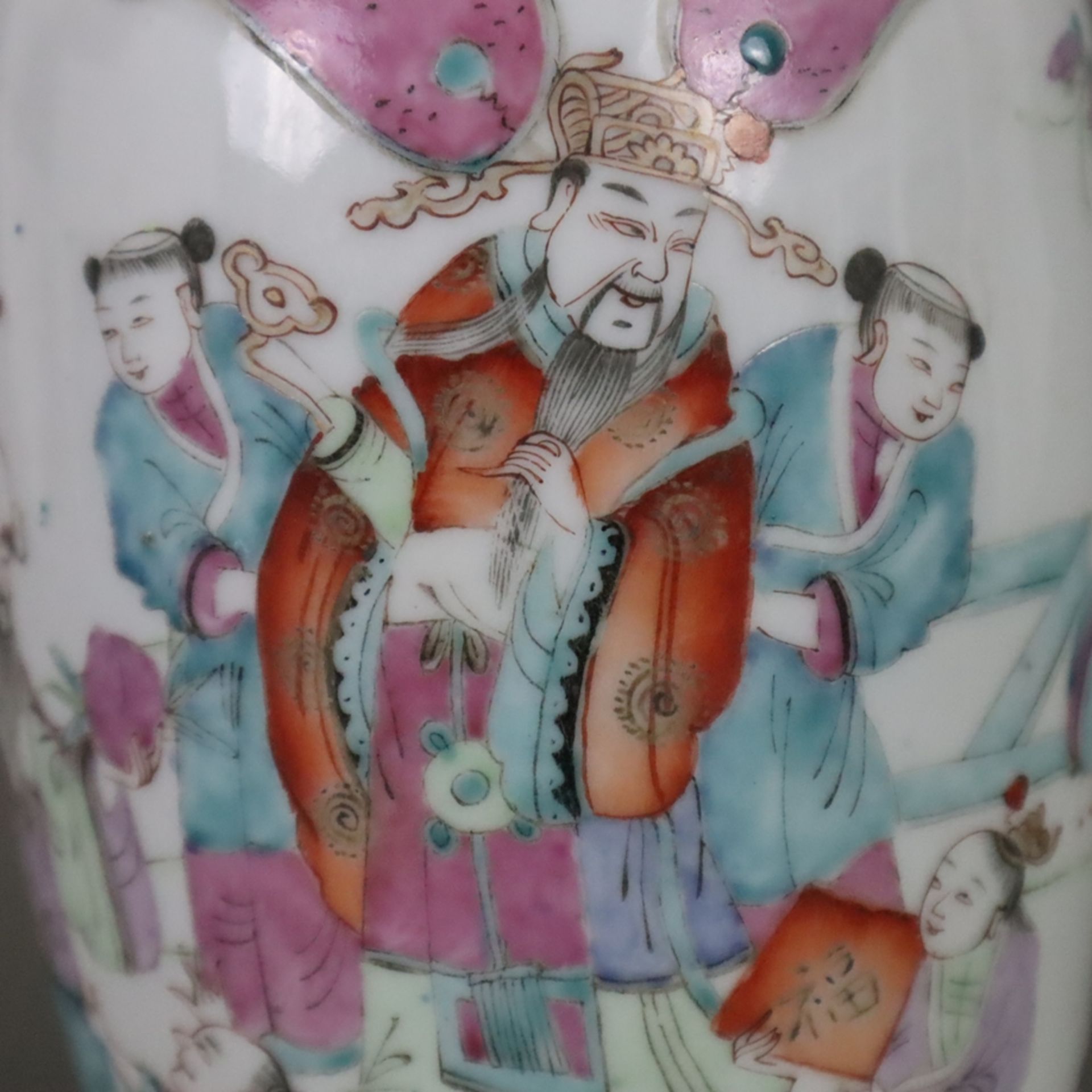 Balustervase - Porzellan, China, späte Qing-Dynastie, auf der leicht gebauchten Balusterwandung meh - Bild 4 aus 11