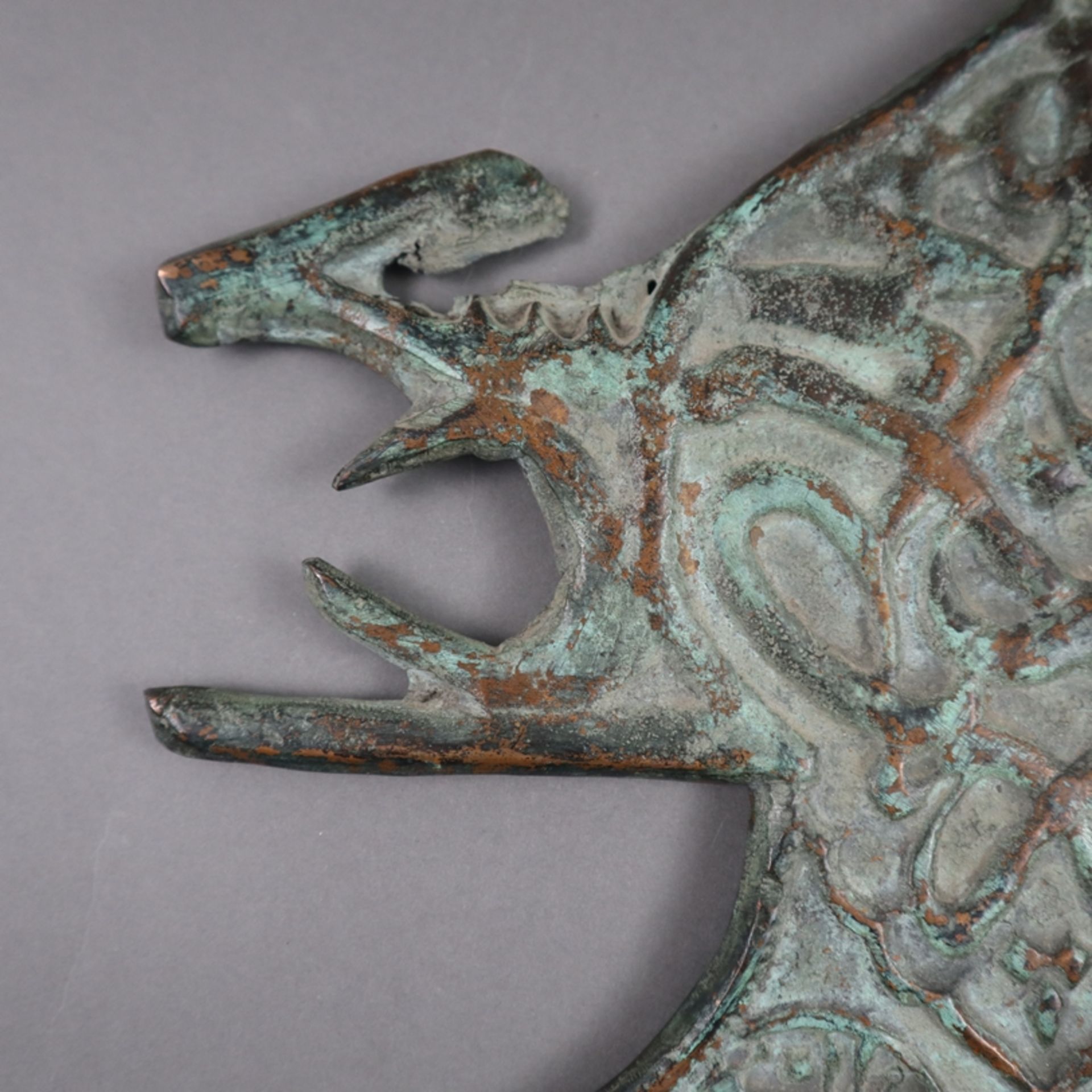 Safavidische Prozessionsstandarte "Alam" - Persien, 18. Jh. Eisen, Bronze, mit grüner Patina, Maße: - Image 4 of 11