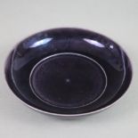 Schale - China, runde gemuldete Form auf Standring, innen und außen bis auf den Boden ganz bedeckt