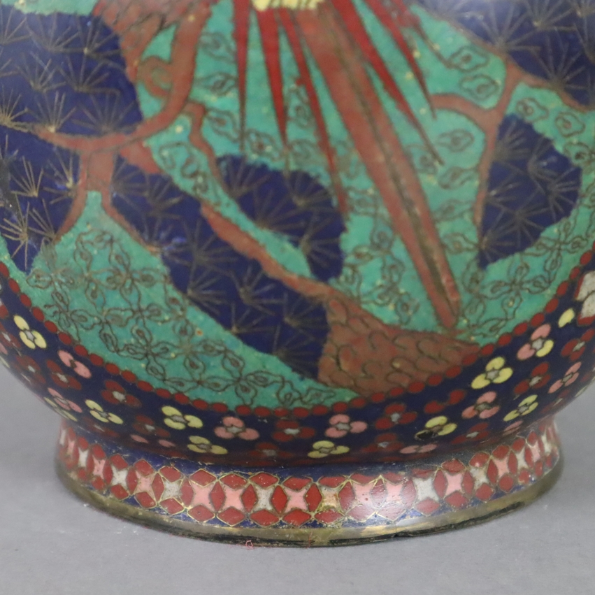 Große Cloisonné-Vase - Japan, Meiji-Zeit, Balusterform mit weit ausgestelltem Trompetenrand, polych - Image 7 of 9