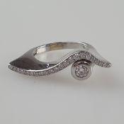 Extravaganter Ring im Art-Déco-Stil - Silber, ausgefasst mit 1 Diamant im Brillantschliff von ca. 0