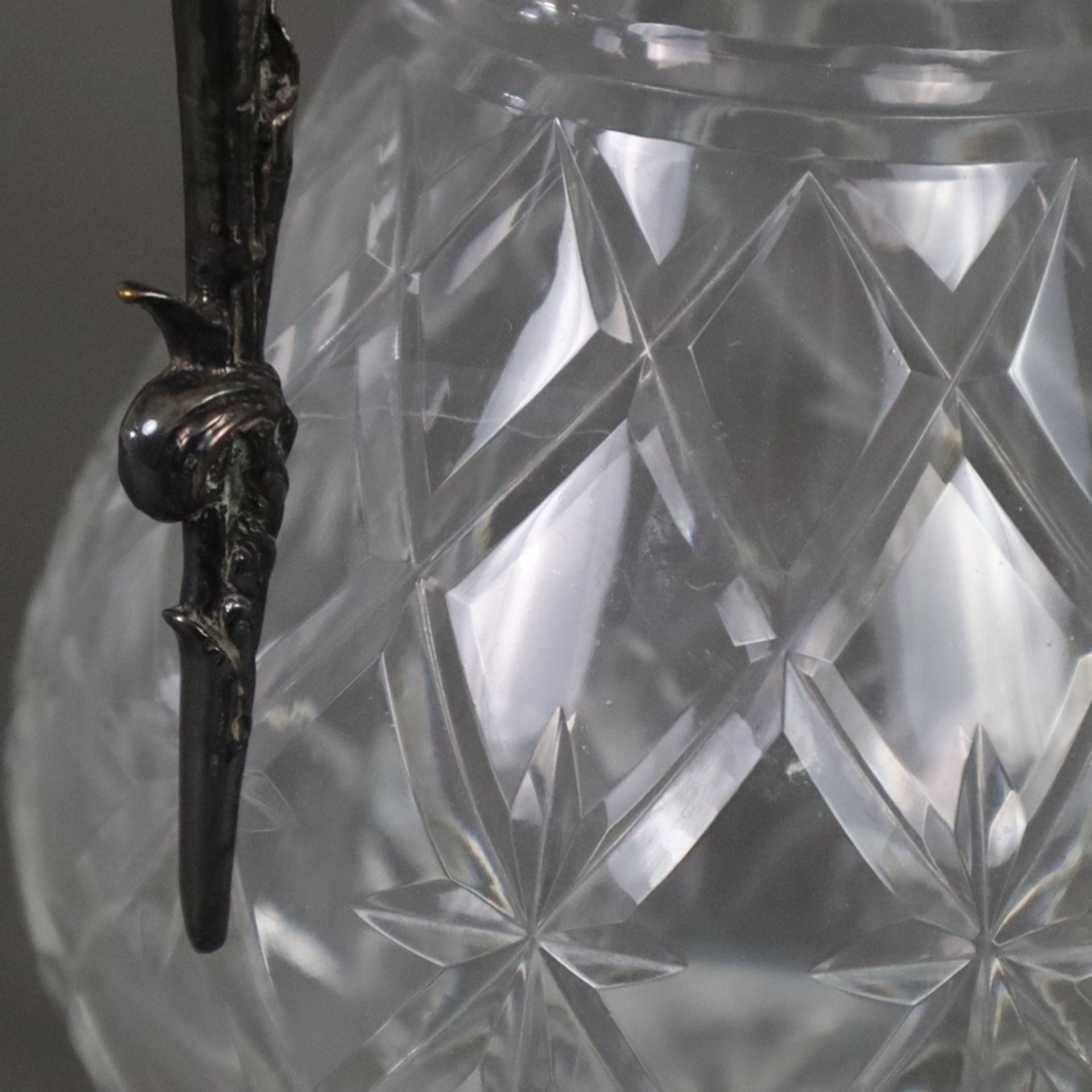 Glaskaraffe mit Metallmontur - um 1900, dickwandiges Kristallglas, Schliffdekor, versilberte Kupfer - Bild 6 aus 10