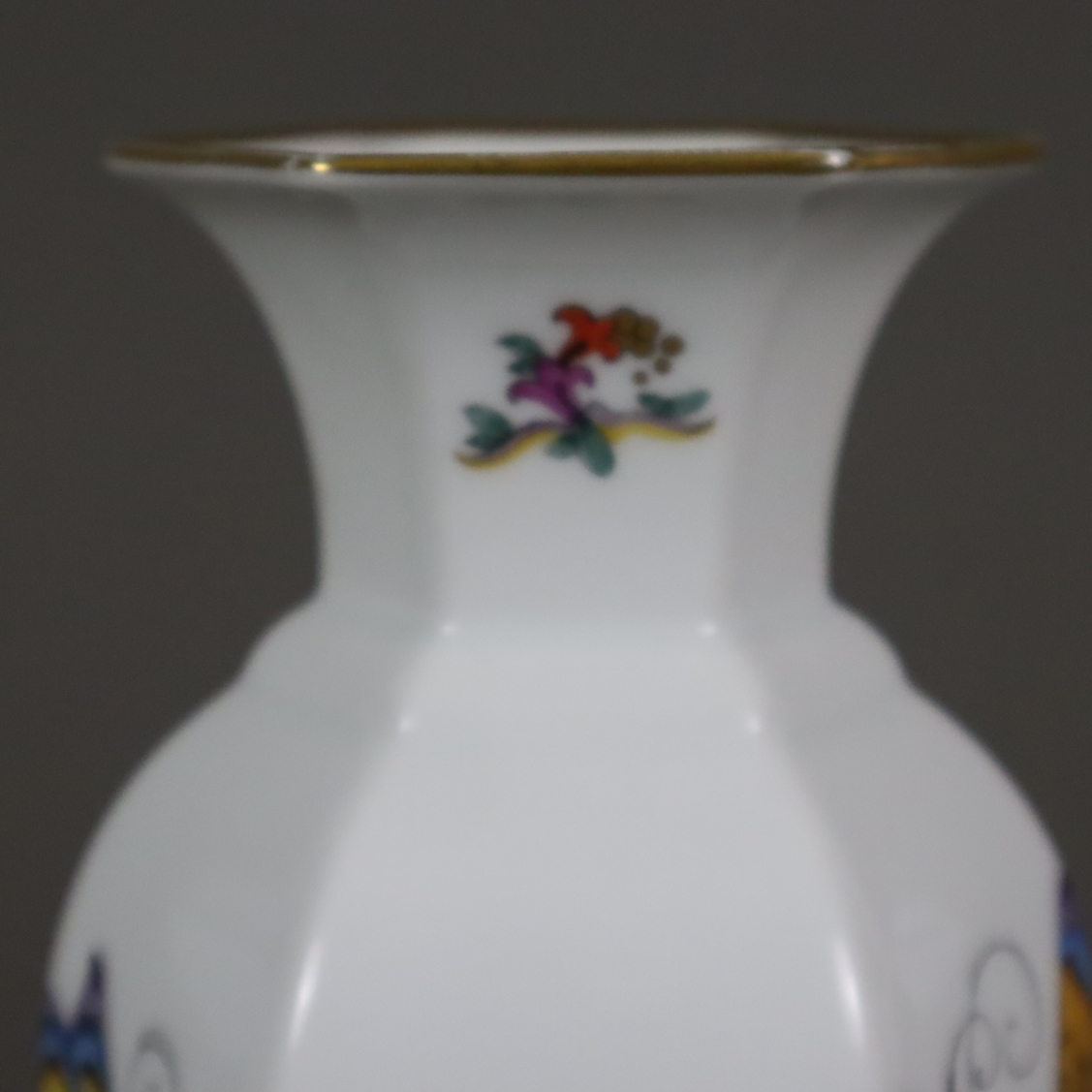 Art-déco-Vase "Butterfly" - Rosenthal, Porzellan, mit Schriftzug Bavaria und Buchstaben „E“, um 192 - Image 2 of 8