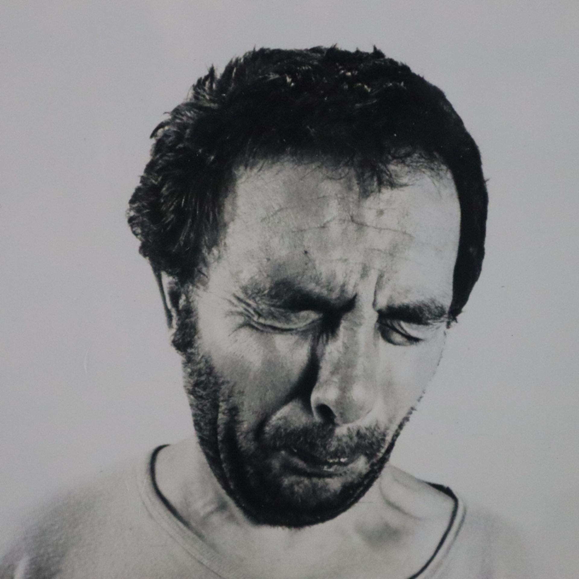 Rainer, Arnulf (*1929 Baden bei Wien) - Ohne Titel, schwarz/weiß Fotografie aus der Reihe "Face Far - Bild 2 aus 3
