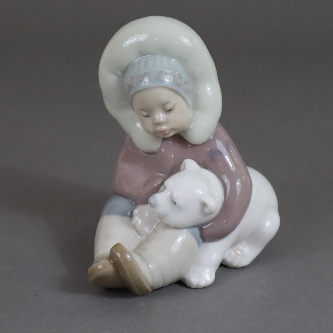 Kinderfigur "Spielendes Inuit-Kind" - Lladro, Spanien, Modellnr. 1195 (Produktion 2007 eingestellt)