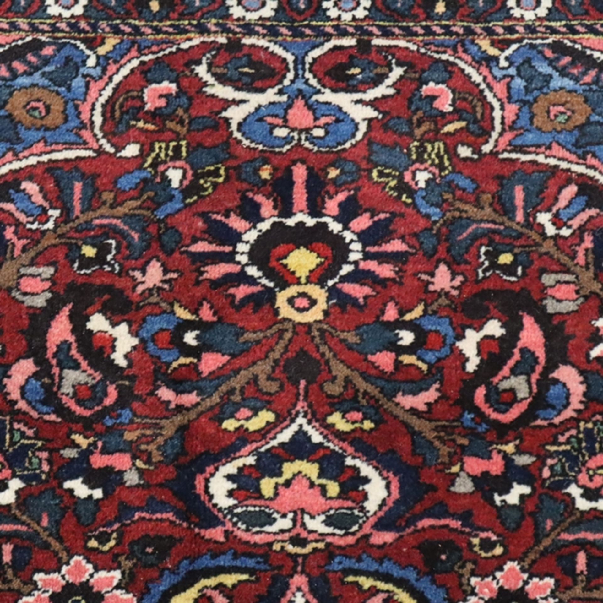 Orientteppich - 20. Jh., Wolle, floral und ornamental gemustert, Fransen an Kurzseiten, ca. 218 x 1 - Bild 4 aus 7