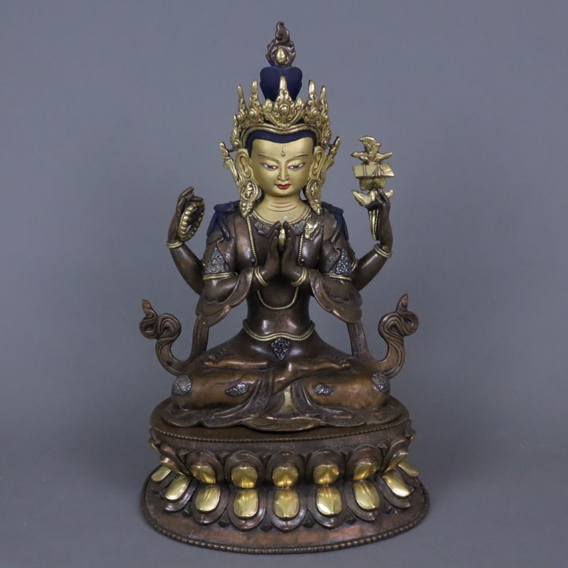 Shadakshari Avalokiteshvara - Tibet, zweiteilige Kupferbronze, teils kultisch bemalt und (kalt)verg