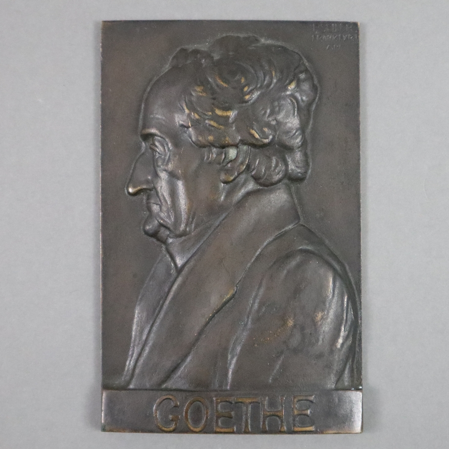 Seiler, Paul (1873 Neustadt im Schwarzwald - 1934 Frankfurt am Main) - Reliefbild "Goethe", Bronze,