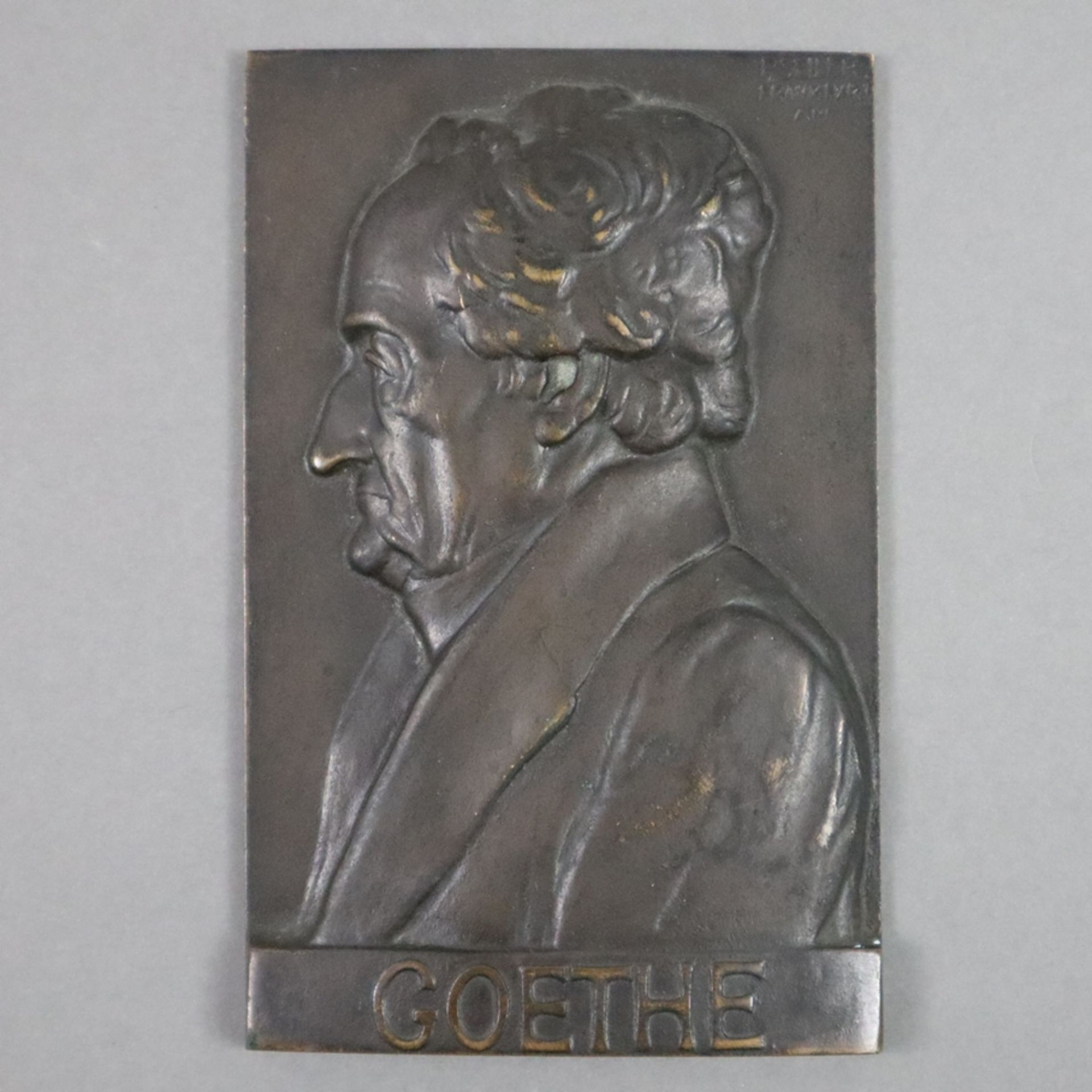 Seiler, Paul (1873 Neustadt im Schwarzwald - 1934 Frankfurt am Main) - Reliefbild "Goethe", Bronze,