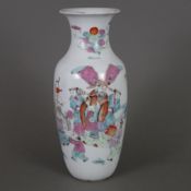 Balustervase - Porzellan, China, späte Qing-Dynastie, auf der leicht gebauchten Balusterwandung meh