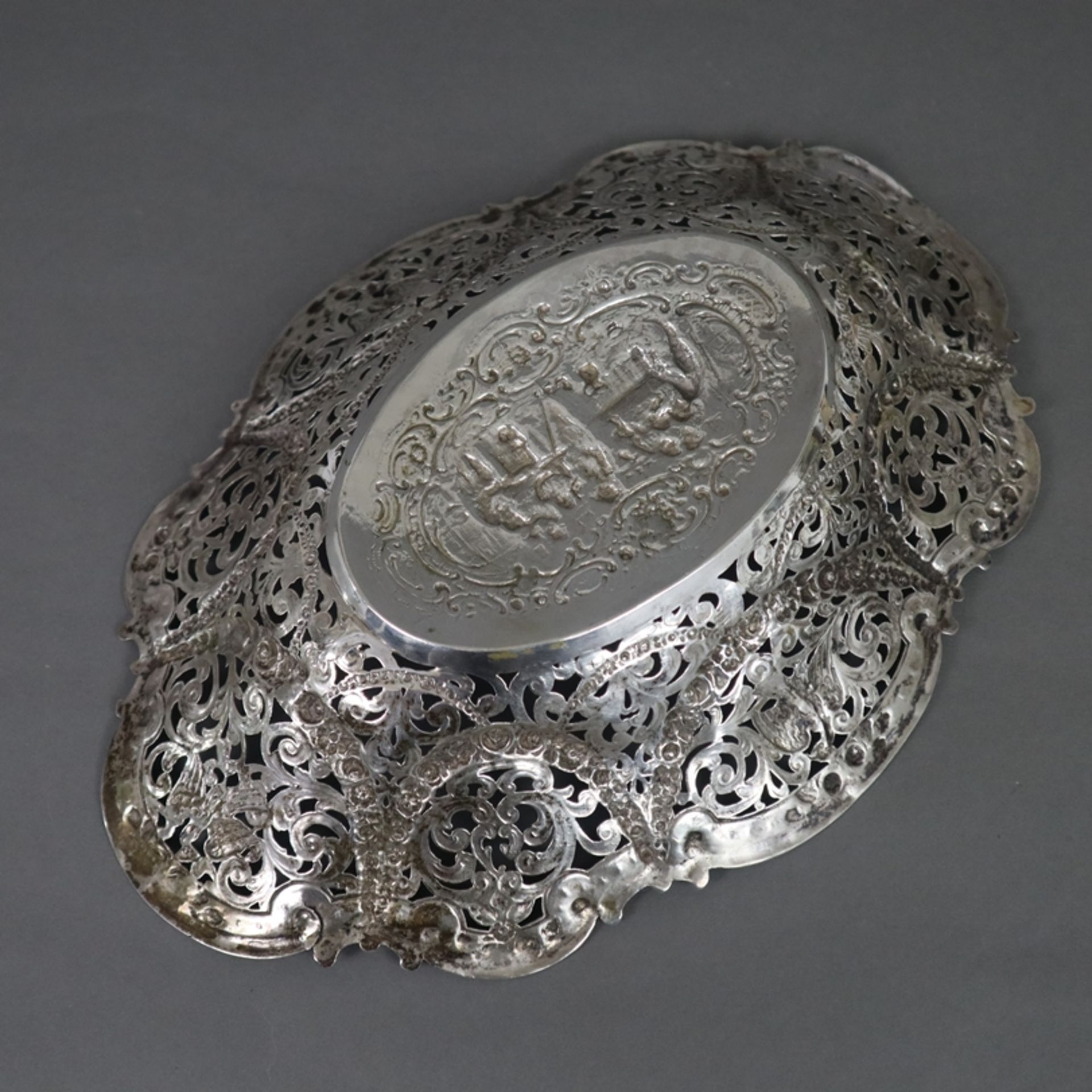 Üppig dekorierte Korbschale - deutsch, Silber 800/000, gestempelt, oval, geschweifte filigran durch - Bild 10 aus 10