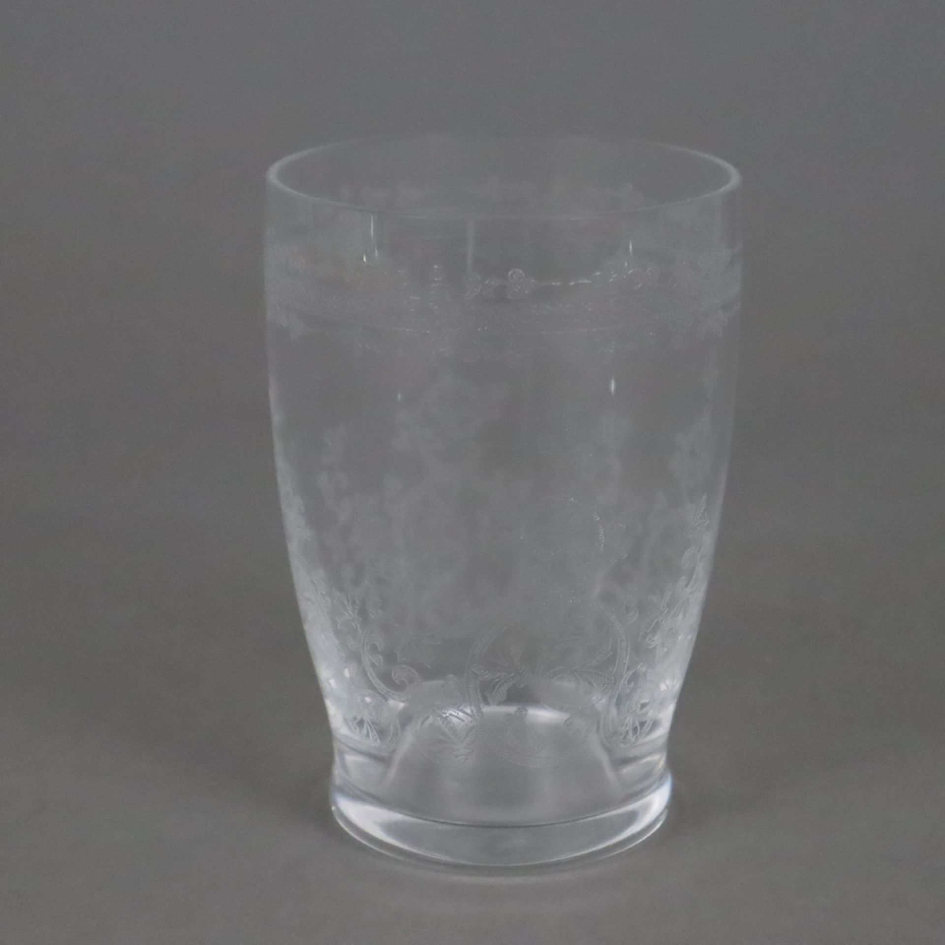 Schwerer Baccarat-Glaskrug und drei Bechergläser - Frankreich 20. Jh, farbloses Kristallglas, fein  - Bild 4 aus 5