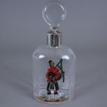 Whiskykaraffe - farbloses Glas, Metallmontur, gestempelt "Austri", schauseitig polychrom bemalt mit