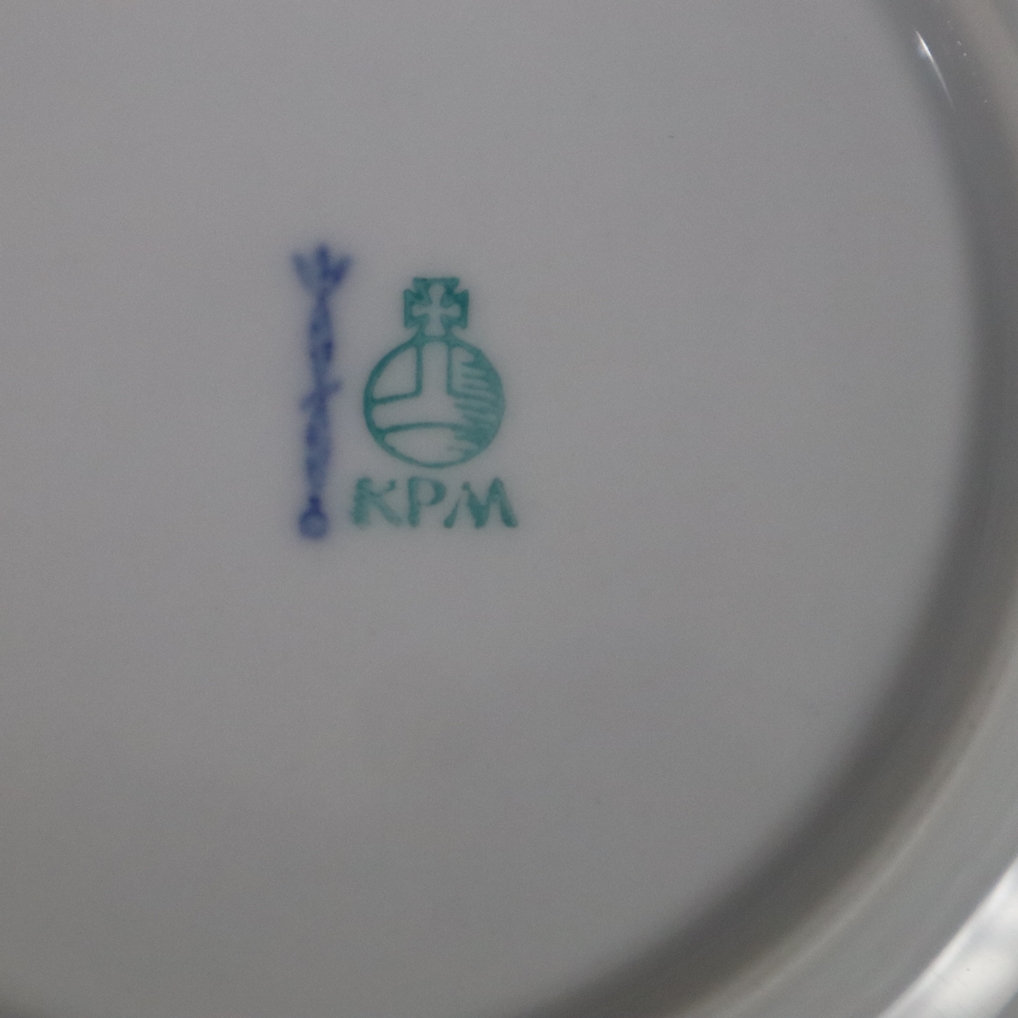 Vier Kaffeegedecke - KPM, Berlin, Form "Rocaille" mit feinem floralem Reliefdekor, Weißporzellan, g - Image 8 of 8