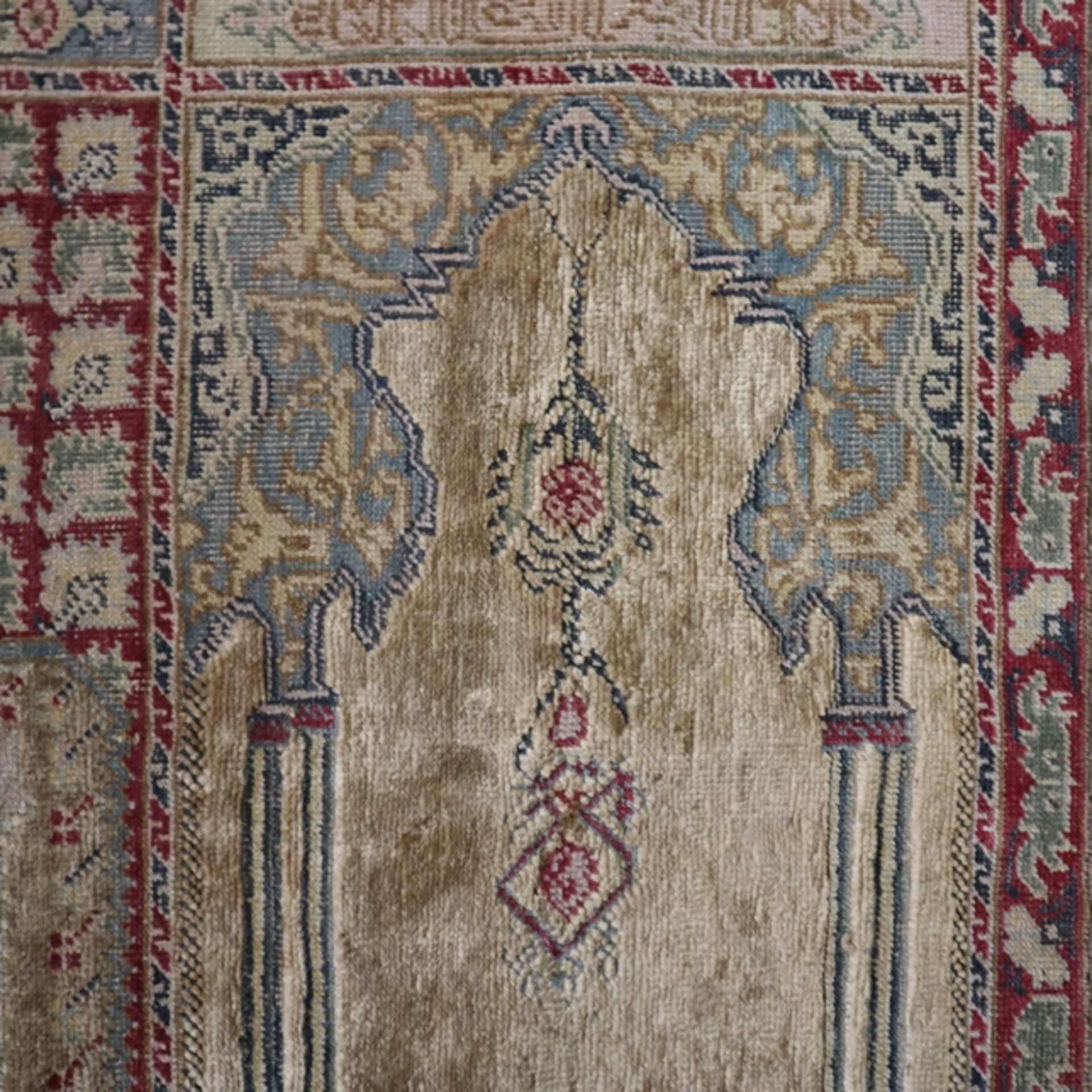 Wandteppich - 20. Jh., Kunstseide, 10 Gebetsnischen, teils mit Schrift, Gebrauchsspuren, ca. 285 x  - Bild 7 aus 14
