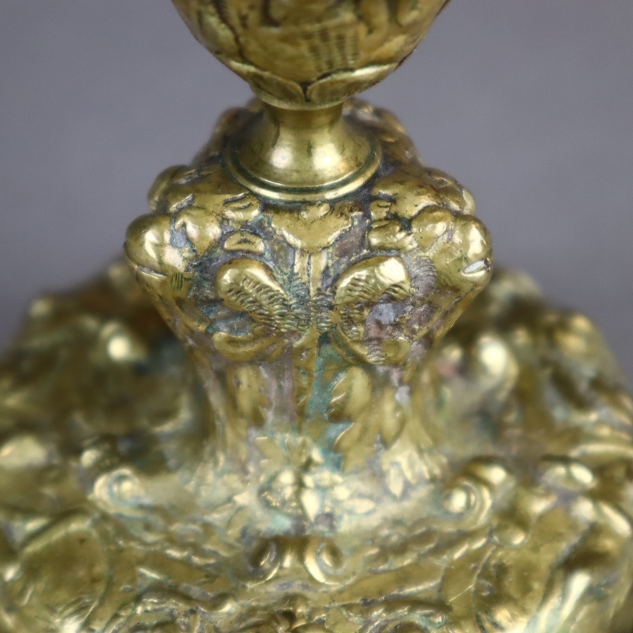 Kerzenleuchter - Bronze, stellenweise grün patiniert, Balusterform, reich reliefiert mit Figuren, W - Image 5 of 7