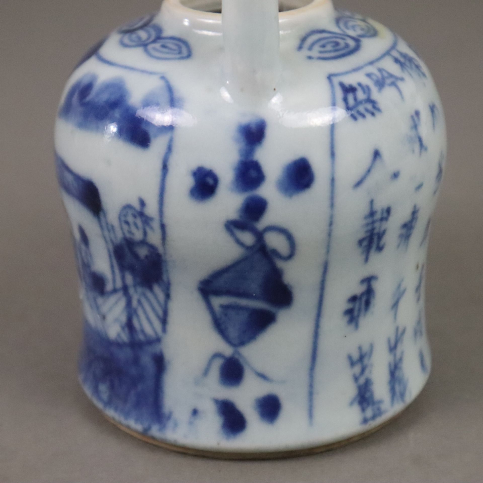 Teekännchen - China, Porzellan, hoher zentraler Bügelhenkel, bemalt mit Bootszene, Ornamenten und K - Bild 6 aus 9