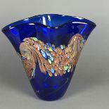 Glasvase - mehrfach gefaltete Wandung, blaues Glas, Dekor mit farbigen Murrinen und Goldfluss-Einsc