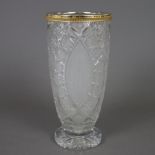 Glasvase - 20. Jh., dickwandiges farbloses Kristallglas, detailreiche Verzierung mit diversen Schli