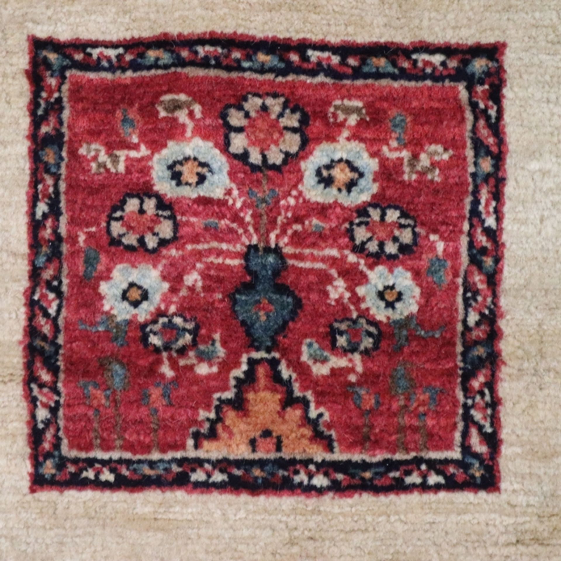 Orientteppich - Iran, Wolle, 12 Felder mit Tier- und Pflanzenmotiven, beigegrundig, florale Borte,  - Bild 6 aus 10