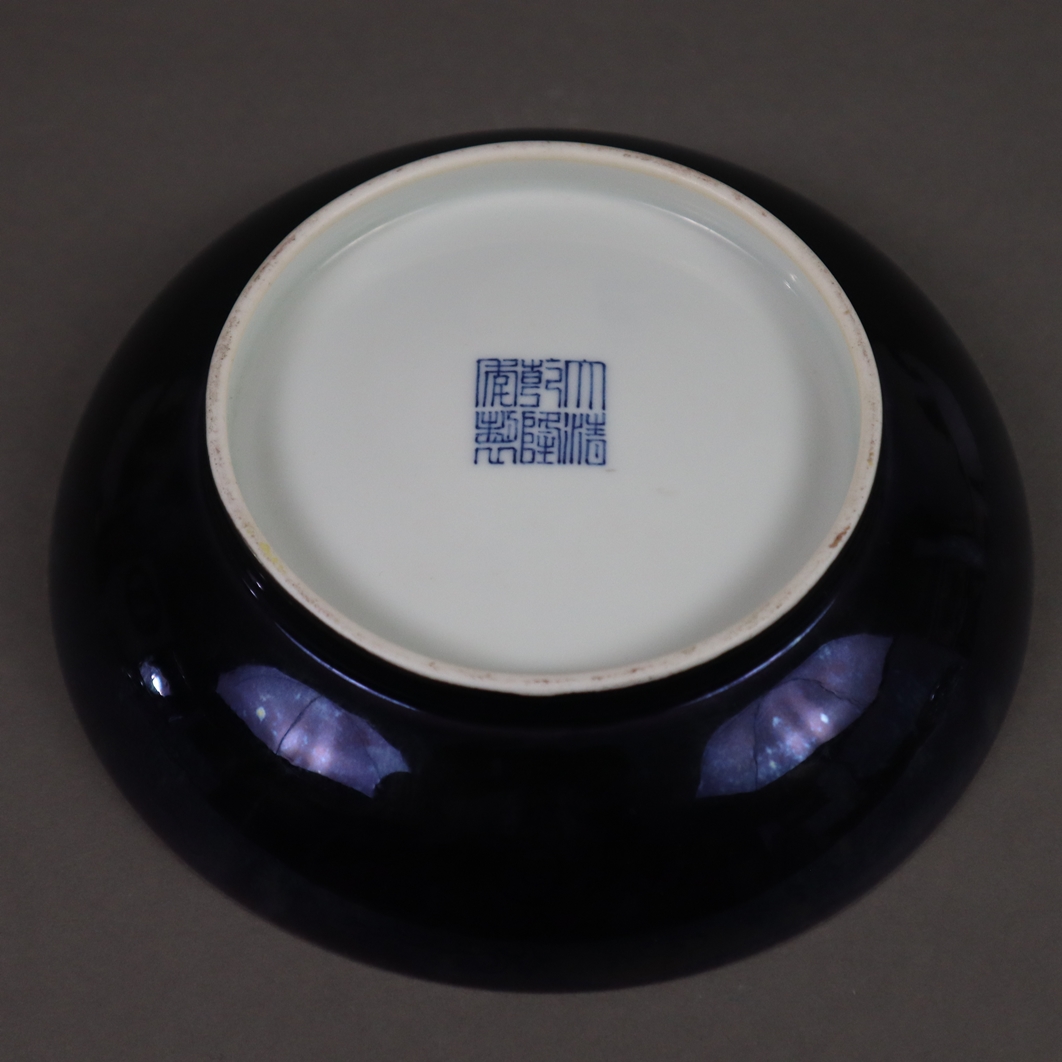 Schale - China, runde gemuldete Form auf Standring, innen und außen bis auf den Boden ganz bedeckt - Image 4 of 5