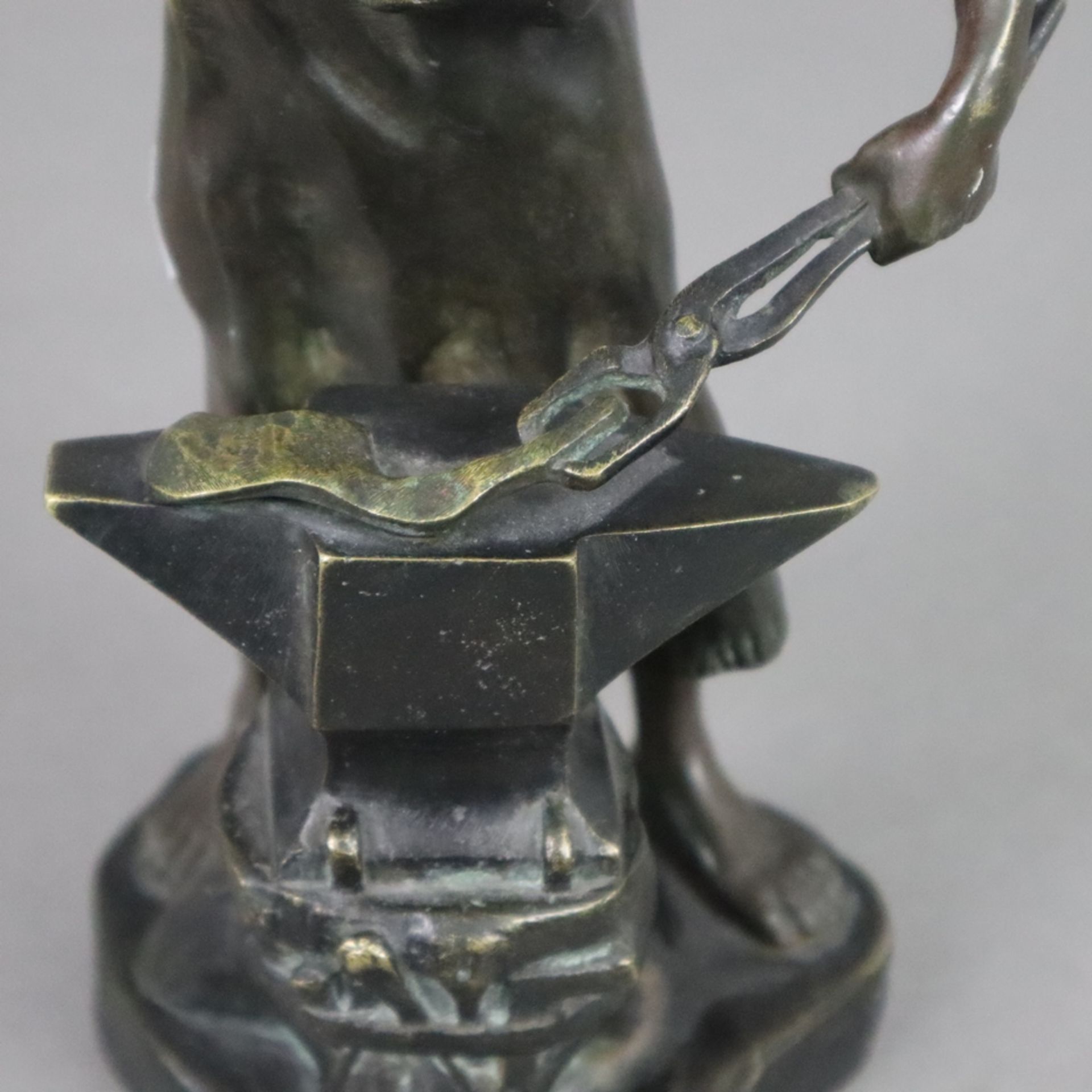 Picciole, N. (XIX / XX) - Schmied bei der Arbeit, Bronze, braun patiniert, männlicher Halbakt mit S - Bild 5 aus 9