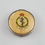 Kleine Puderdose - aufklappbare runde Puderdose mit dem Emblem des Royal Army Medical Corps mit Äsk
