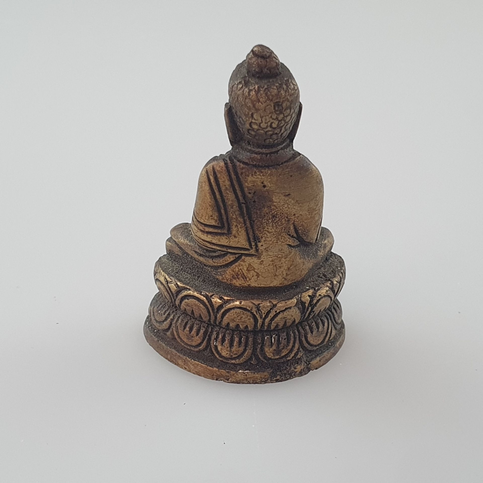 Miniaturfigur Buddha Shakyamuni - Indien, Bronze mit Vergoldung, auf doppeltem Lotossockel in padma - Image 5 of 8