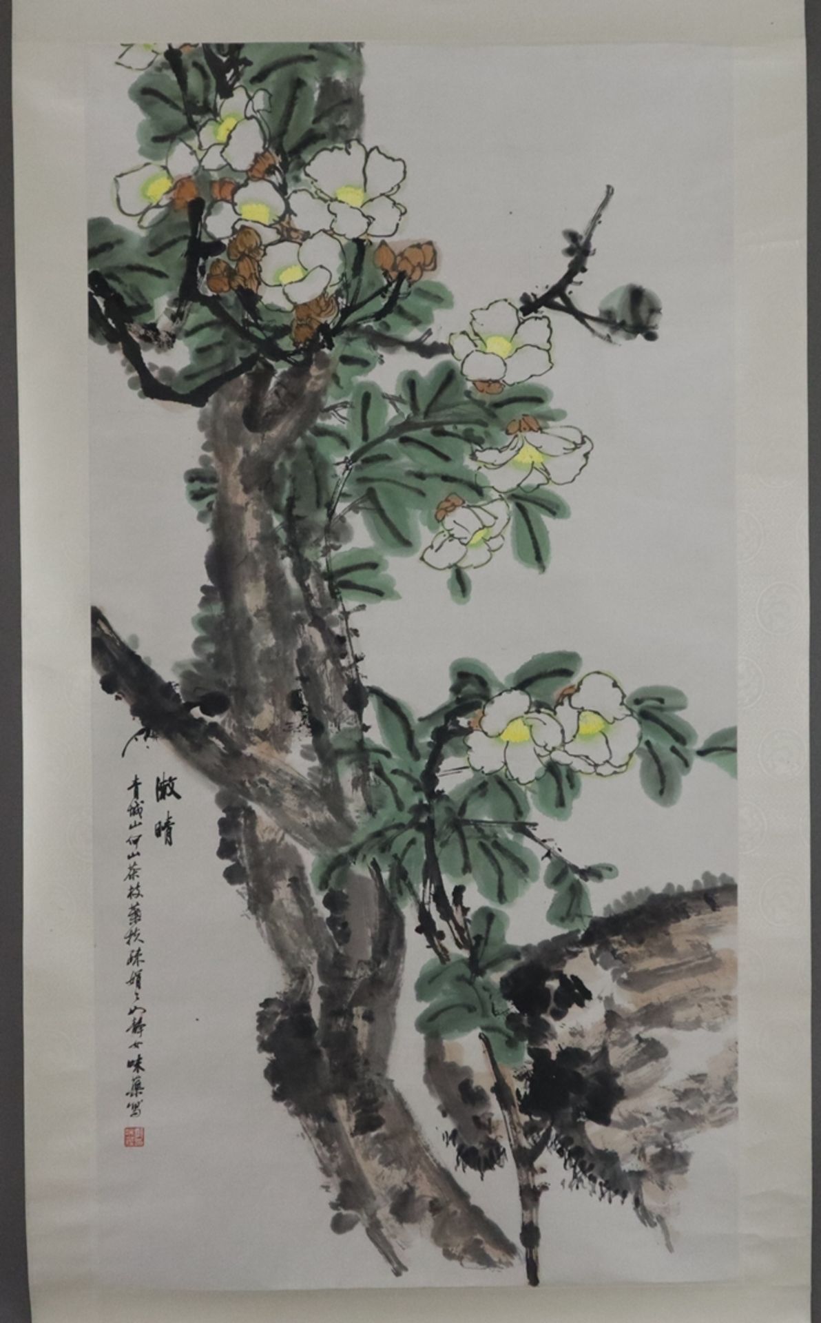 Chinesisches Rollbild - Blühende Baumzweige, Tusche und Farben auf Papier, in chinesischer Kalligra