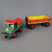 Steiff Unimog & Anhänger- Unimog 411 mit Holzfahrgestell und Blechvorderbau, rotes Plastikdach, Len