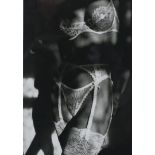 Sieff, Jeanloup (1933 - Paris - 2000) - "Dessous", 1986, Offsetdruck, mit Passepartout unter Glas g