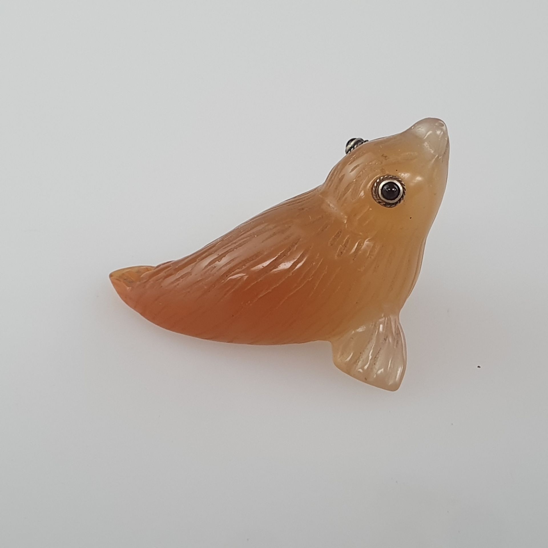 Miniatur-Tierfigur in der Art von Fabergé - vollrunde Achatschnitzerei in Gestalt eines Seehundes,  - Bild 3 aus 8