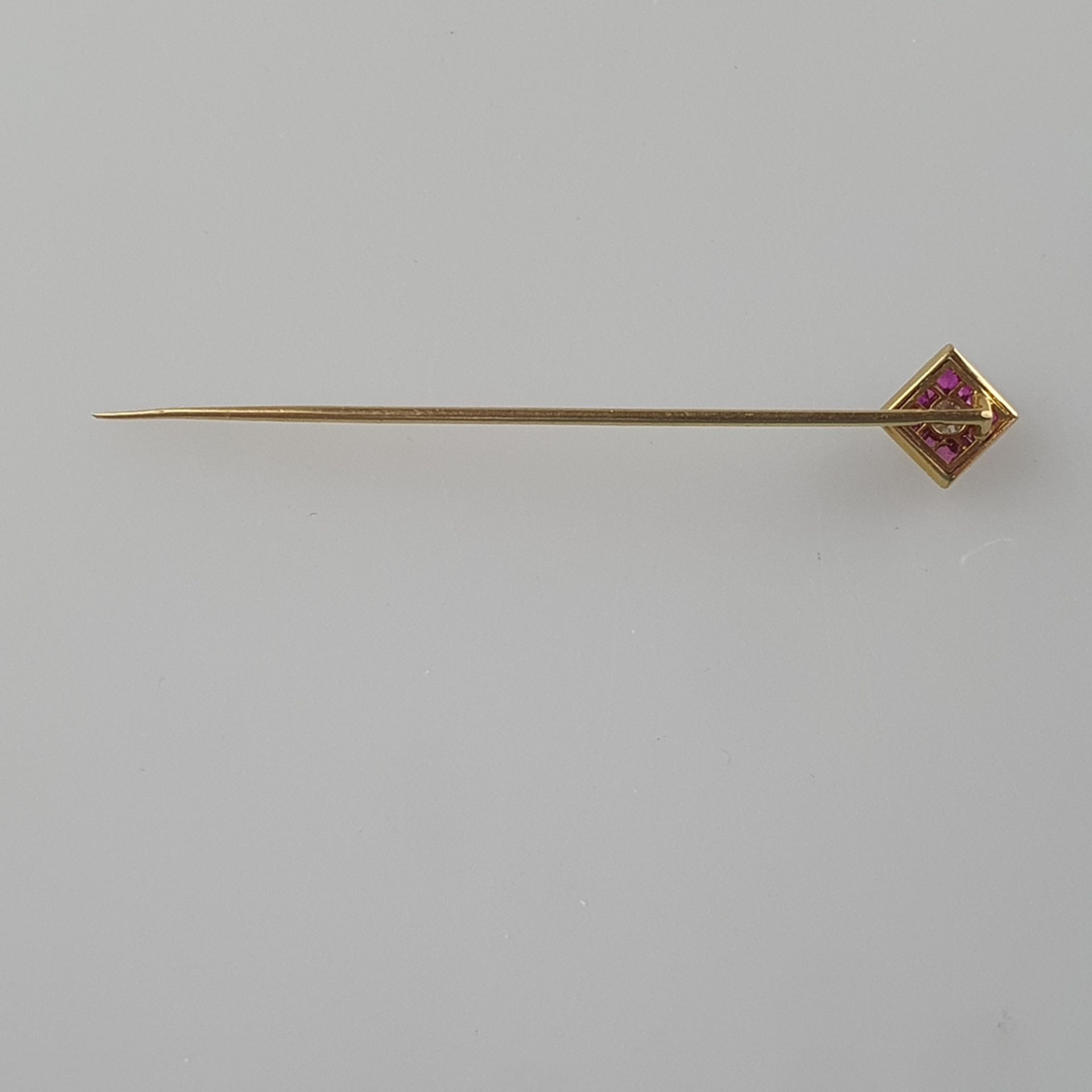Emaillierte Krawattennadel mit Diamantsolitär - 14 Kt.-Gelbgold (585/000), rautenförmiger Kopf mitt - Bild 4 aus 6