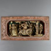 Kleines massives Holzpaneel mit mythologischer Figurenszene - China, ausgehende Qing-Dynastie, um 1