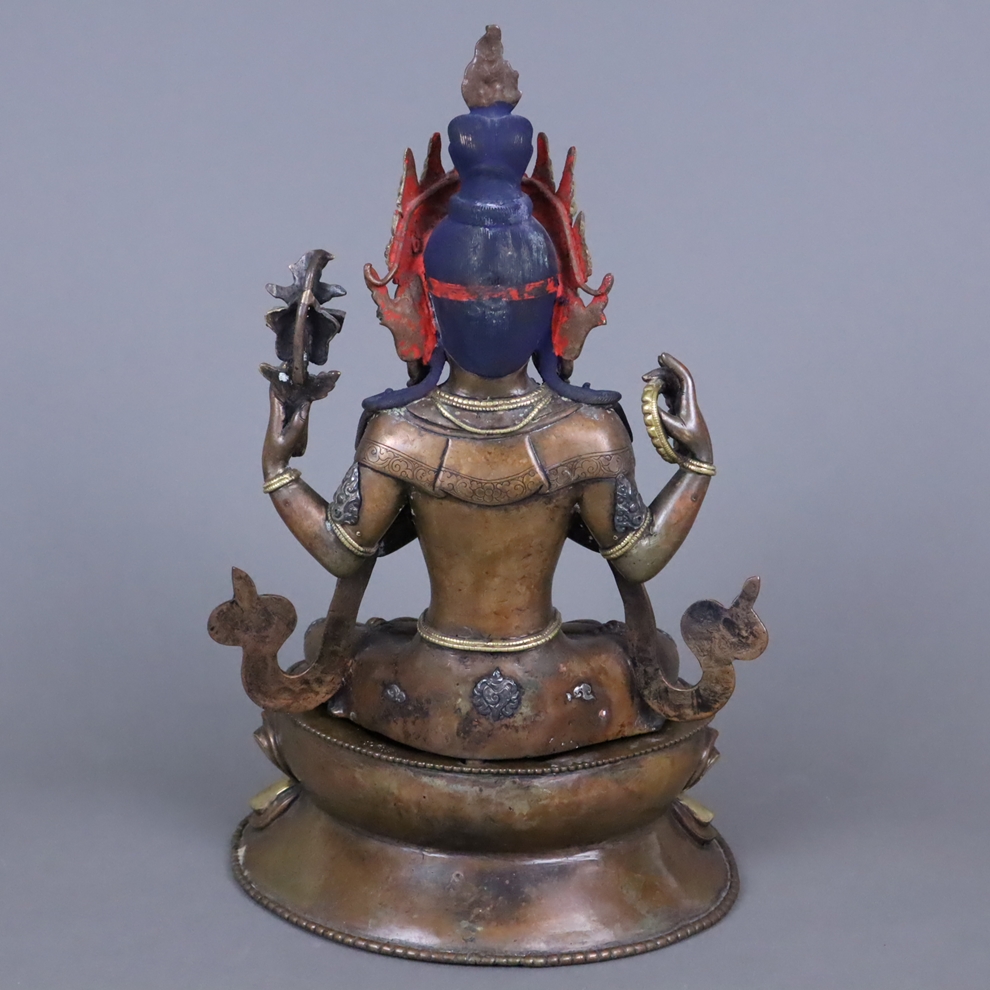 Shadakshari Avalokiteshvara - Tibet, zweiteilige Kupferbronze, teils kultisch bemalt und (kalt)verg - Image 9 of 10