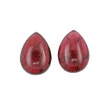 Zwei Spinell-Cabochons - Tropfenform, lose, zusammen 12,6 ct, rot transparent, Wertgutachten AIG Ma