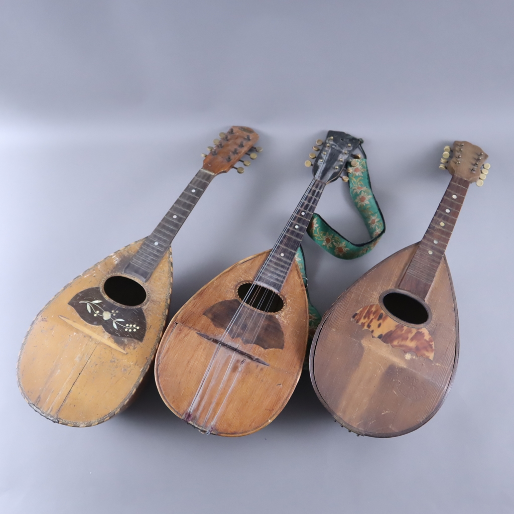 Drei Mandolinen - neapolitanische Form, 1x Italien, gestempelt "Grasso Toscano Santi, Schildpattein