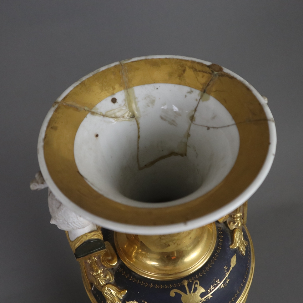 Ein Paar prunkvolle Empire-Vasen mit Jagdszenen - Frankreich, 1. H. 19. Jh., Porzellan, matt- und g - Image 10 of 24