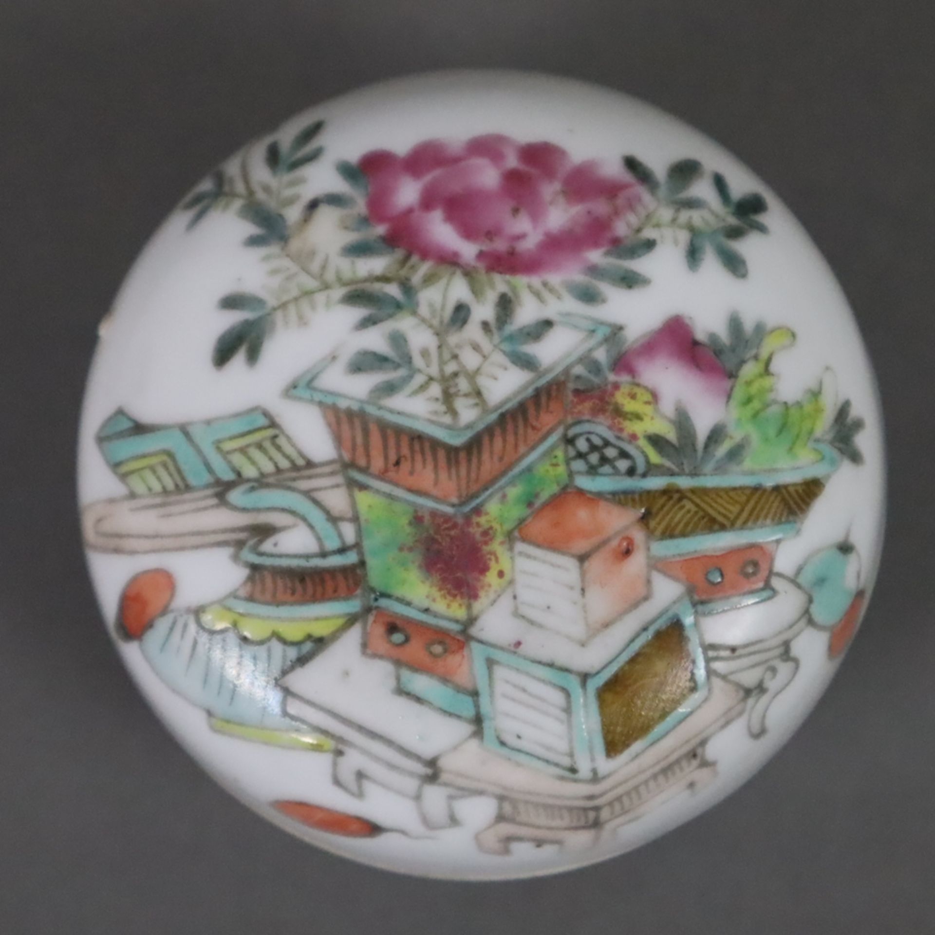 Kleine Deckeldose - China, 1.Hälfte 20.Jh., Porzellan, runde Deckeldose für Siegelpaste, Dekor mit  - Bild 2 aus 8