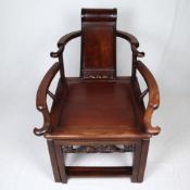 Liegestuhl - China, Hartholz, geschnitzt, rechteckiger Sitz auf kantigem durchbrochenem Gestell und