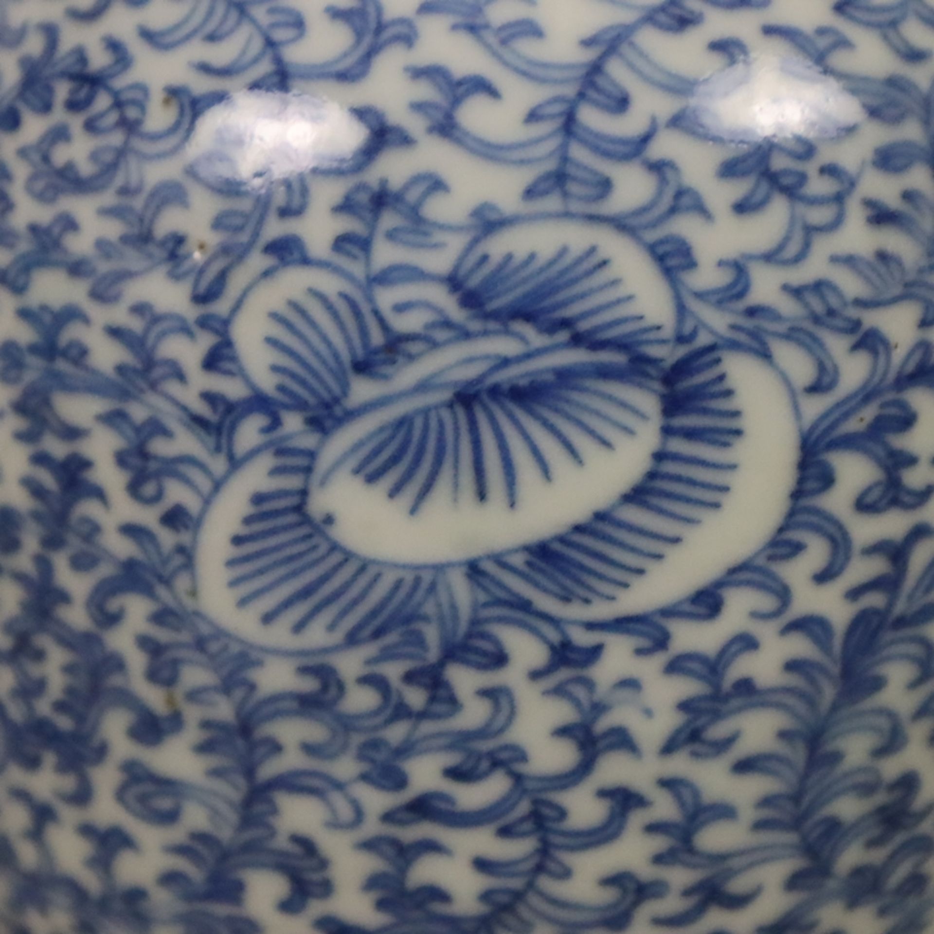 Blau-weiße Balustervase - China, ausgehende Qing-Dynastie, spätes 19. Jh., sog. „Hochzeitsvase“, au - Bild 6 aus 7