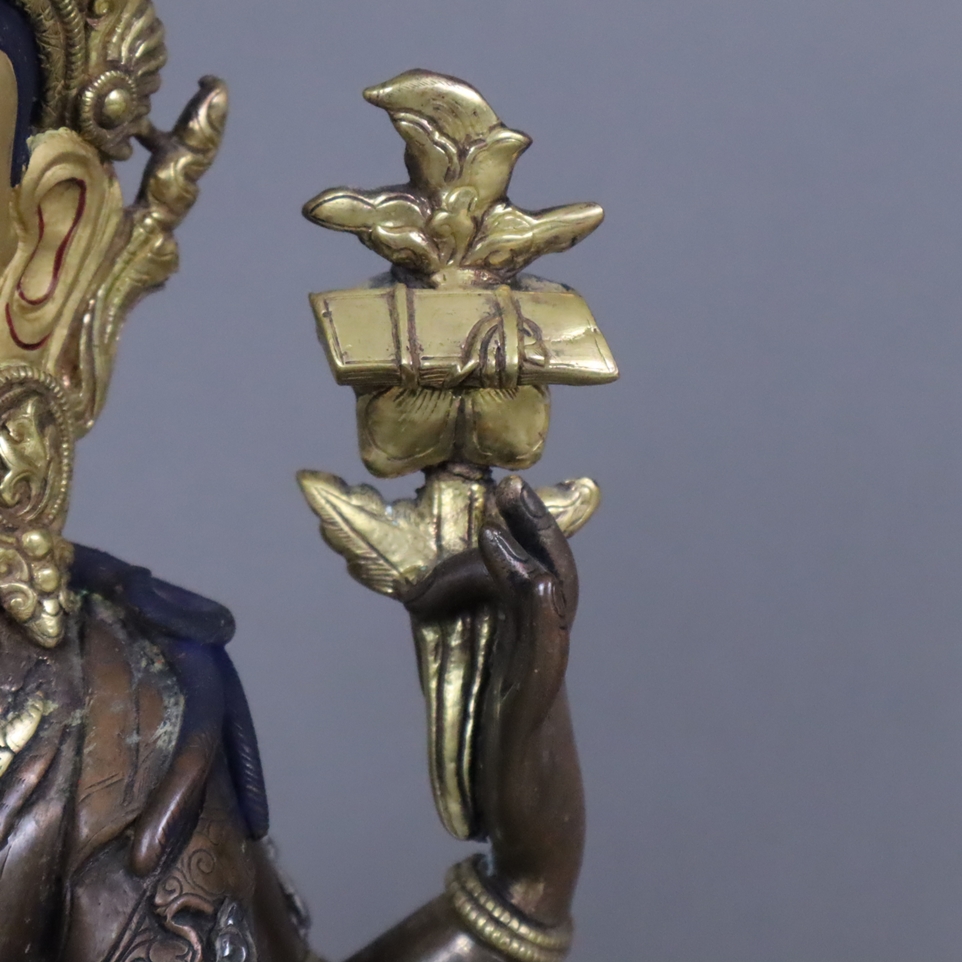 Shadakshari Avalokiteshvara - Tibet, zweiteilige Kupferbronze, teils kultisch bemalt und (kalt)verg - Image 4 of 10