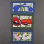 Fußmann, Klaus (*1938 Velbert) - Drei Blumenkompositionen, Farblinolschnitte auf blauem bzw. grünem