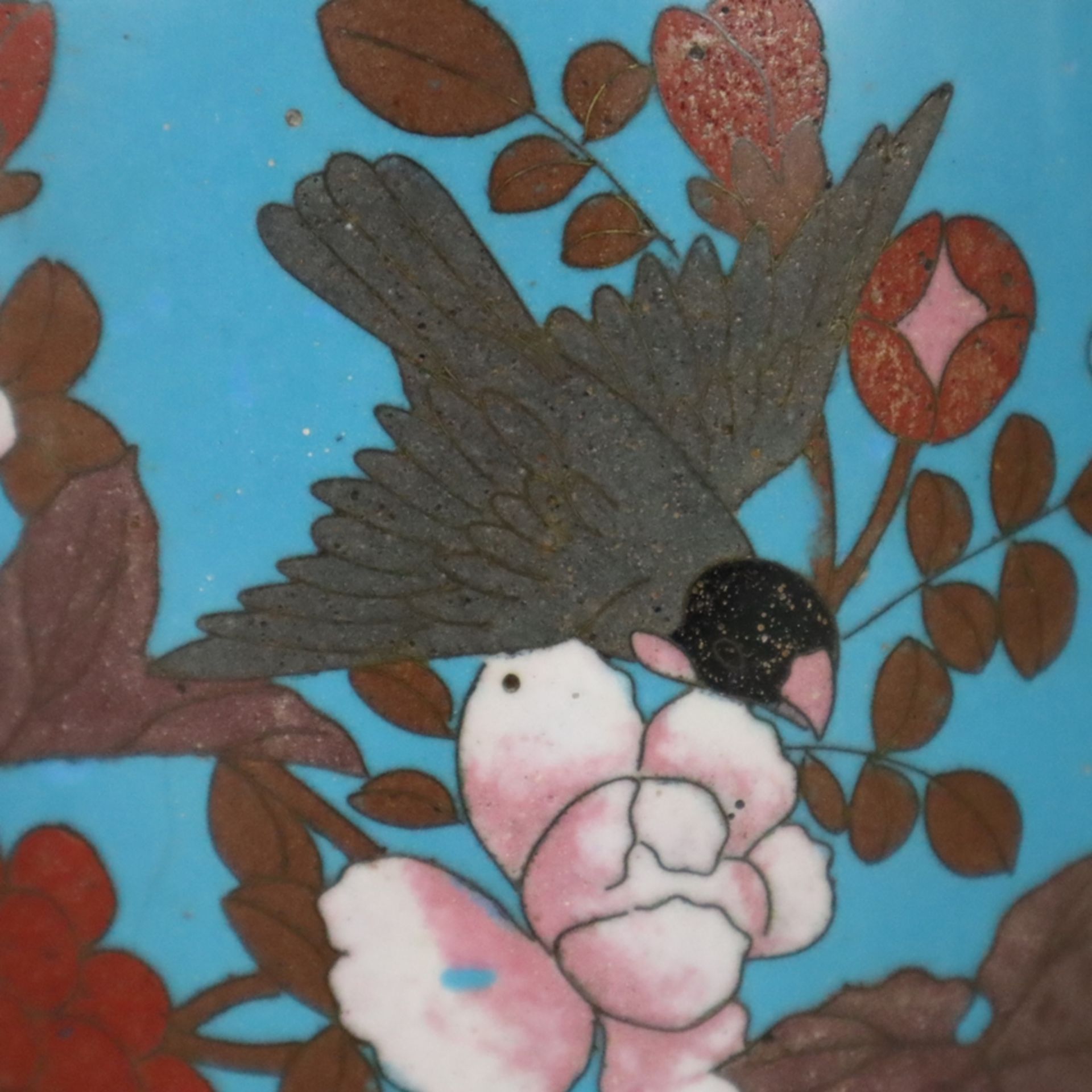 Cloisonné-Vase - Japan, späte Edo-Zeit, leicht gebauchte Balusterform, abgerundete Schulter mit ver - Bild 4 aus 9