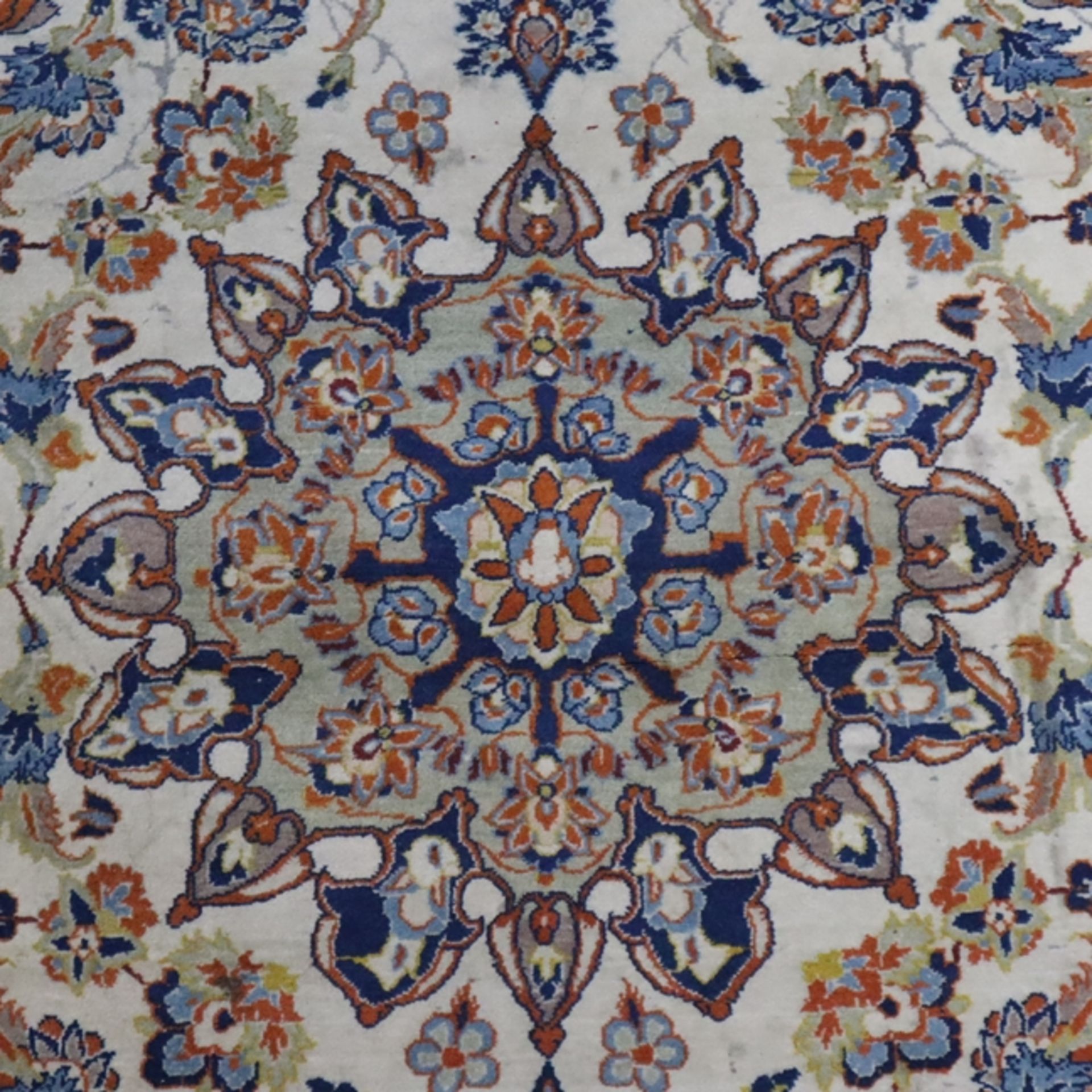 Keschan - 20. Jh., Wolle, feine Knüpfung, floral ornamentiert, ca. 153 x 106 cm, Abschlüsse verkürz - Bild 2 aus 7