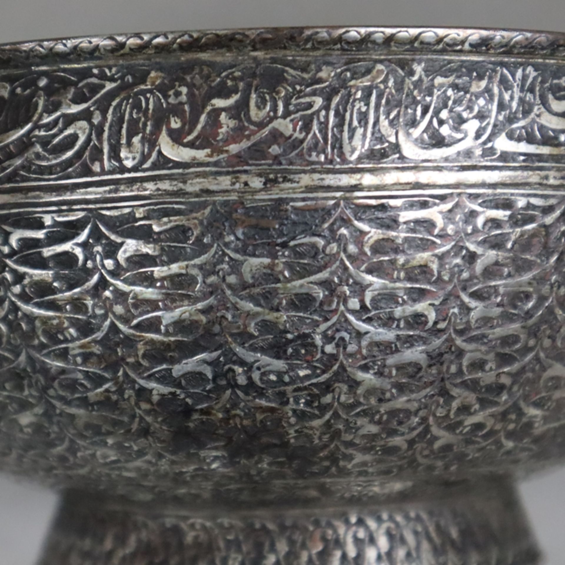 Reich verzierte Schale - Persien, späte Safawiden-Zeit, Kupferlegierung, verzinnt, eventuell versil - Bild 3 aus 9