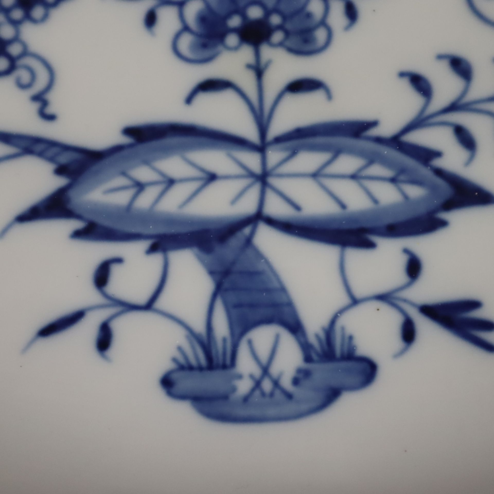 Brotkorbschale - Meissen, Porzellan, unterglasurblaues Zwiebelmuster, ovale Form mit durchbrochen g - Bild 5 aus 8